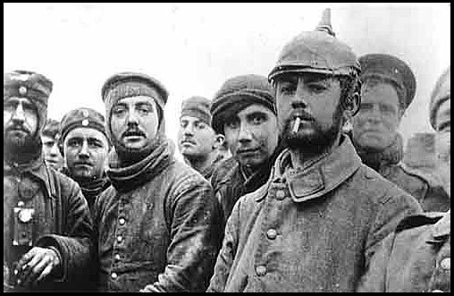 German and British soldiers in Nomansland, Christmas 1914